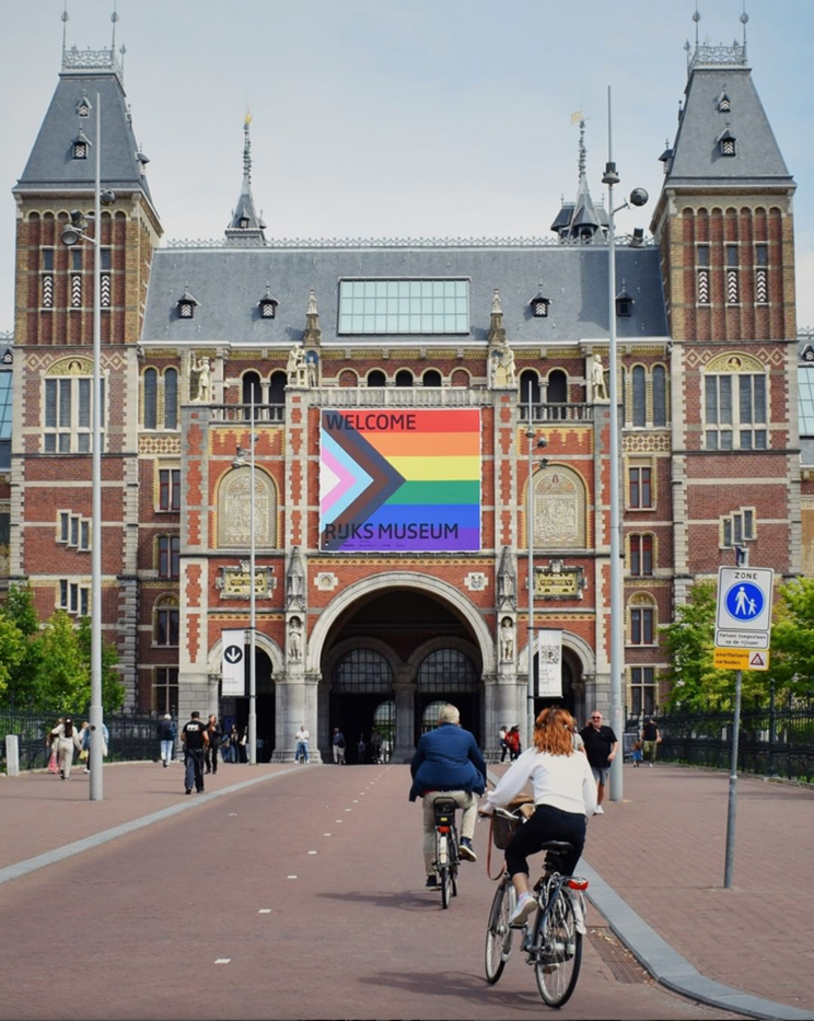 Piste cyclable qui traverse le Rijksmuseum