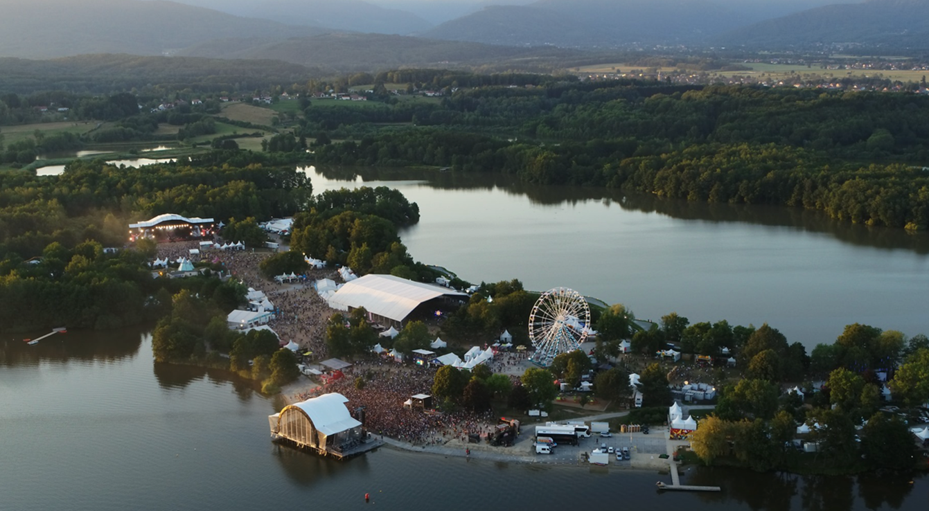 Vue du ciel du site des Eurockéennes