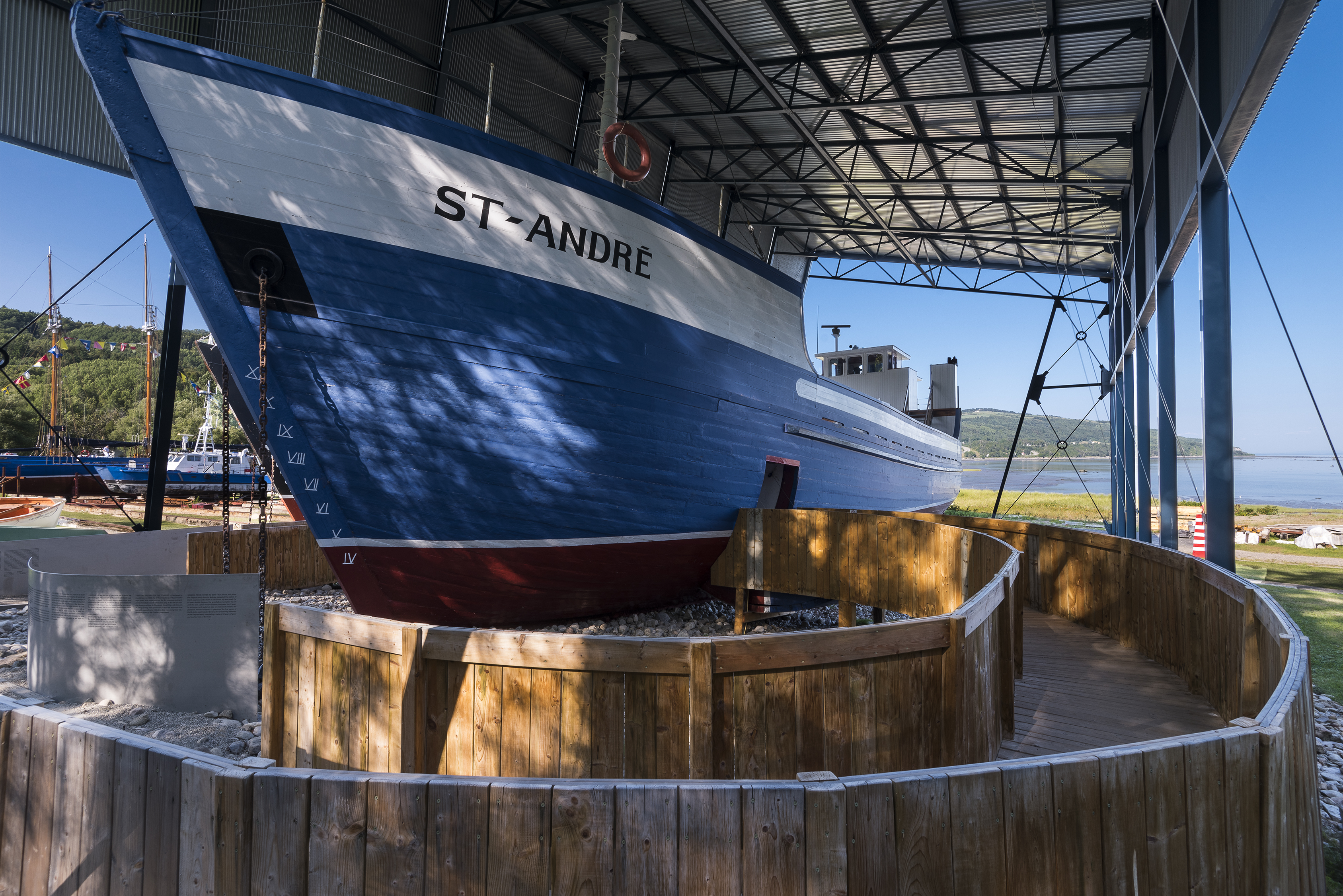 Sur la photo, on voit l'un des bateaux du musée